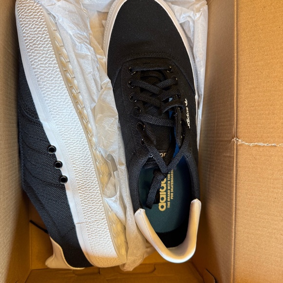 Adidas New with Tags Athletic Shoes 8.5 - Picture 1 of 6